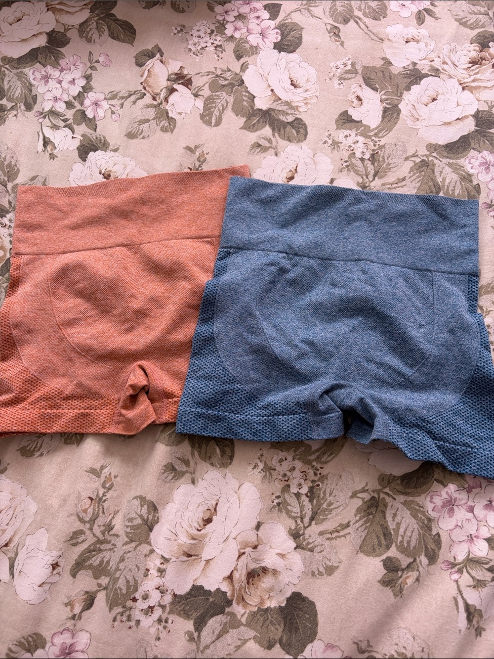 Seamless High-Waist Women’s Shorts — Coral and Blue (2-Pack)